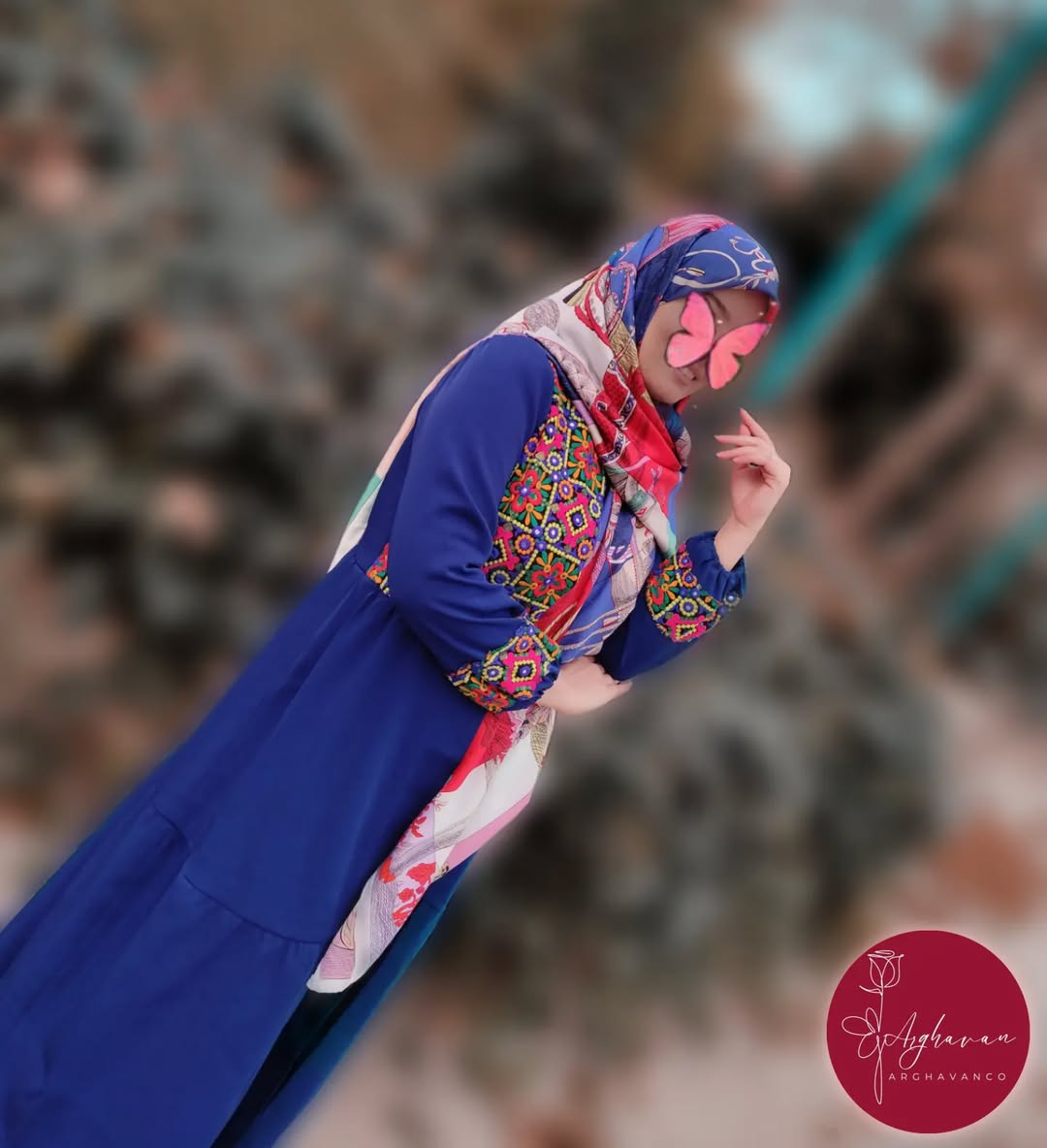 مانتو بلند لاجوردی خامه دوزی شده