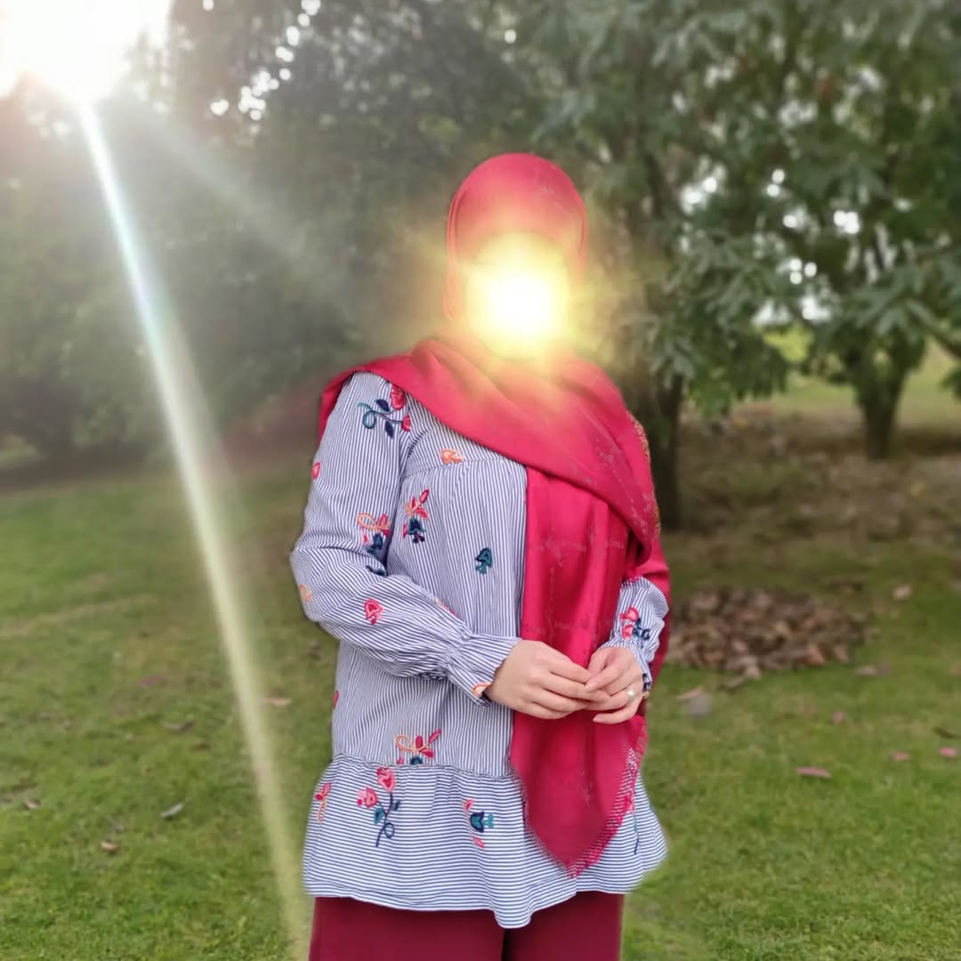 ست شومیز گلدوزی و دامن شلواری گلاره